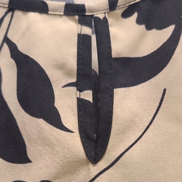 SHEIN Black and Cream Floral Blouse - Picture 4 of 7